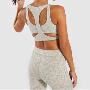 Gymshark ~ Full Fleur set (3 pieces) KHAKI